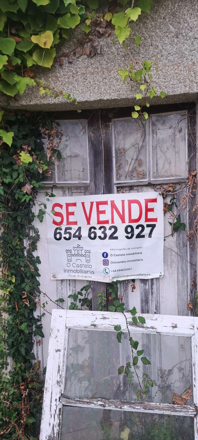 Prodáváme dům k rekonstrukci ve Vilarmaioru, v obci Bouzao.