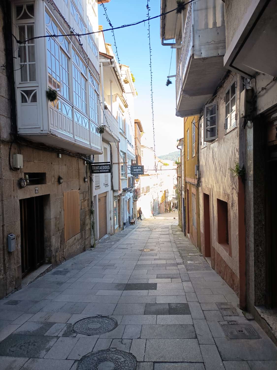 نحن نبيع المباني التجارية