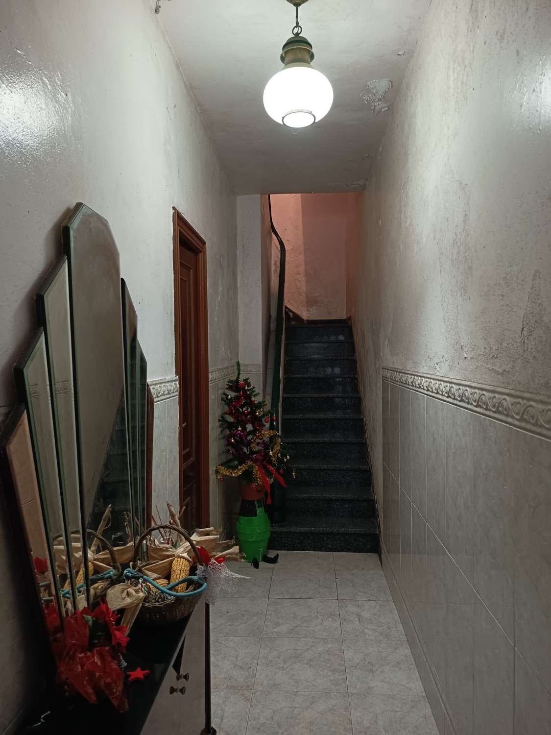 Vendemos casa en exclusiva.