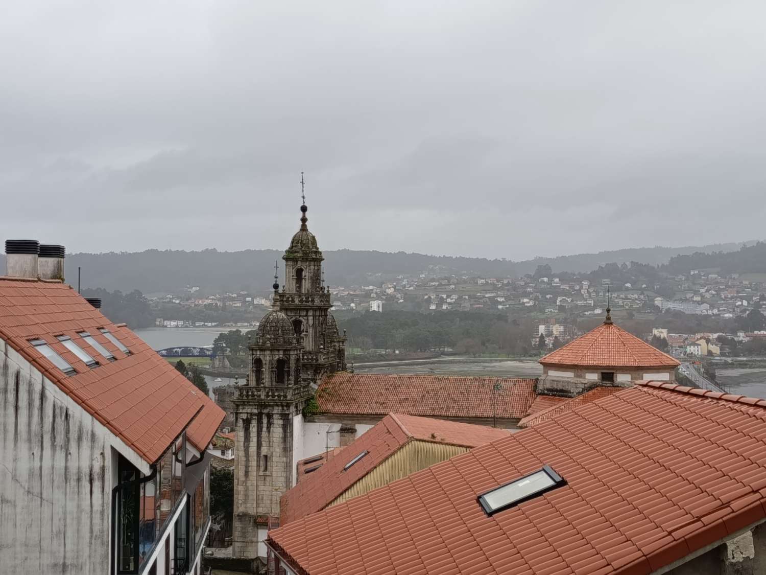 Vendemos casa en exclusiva.