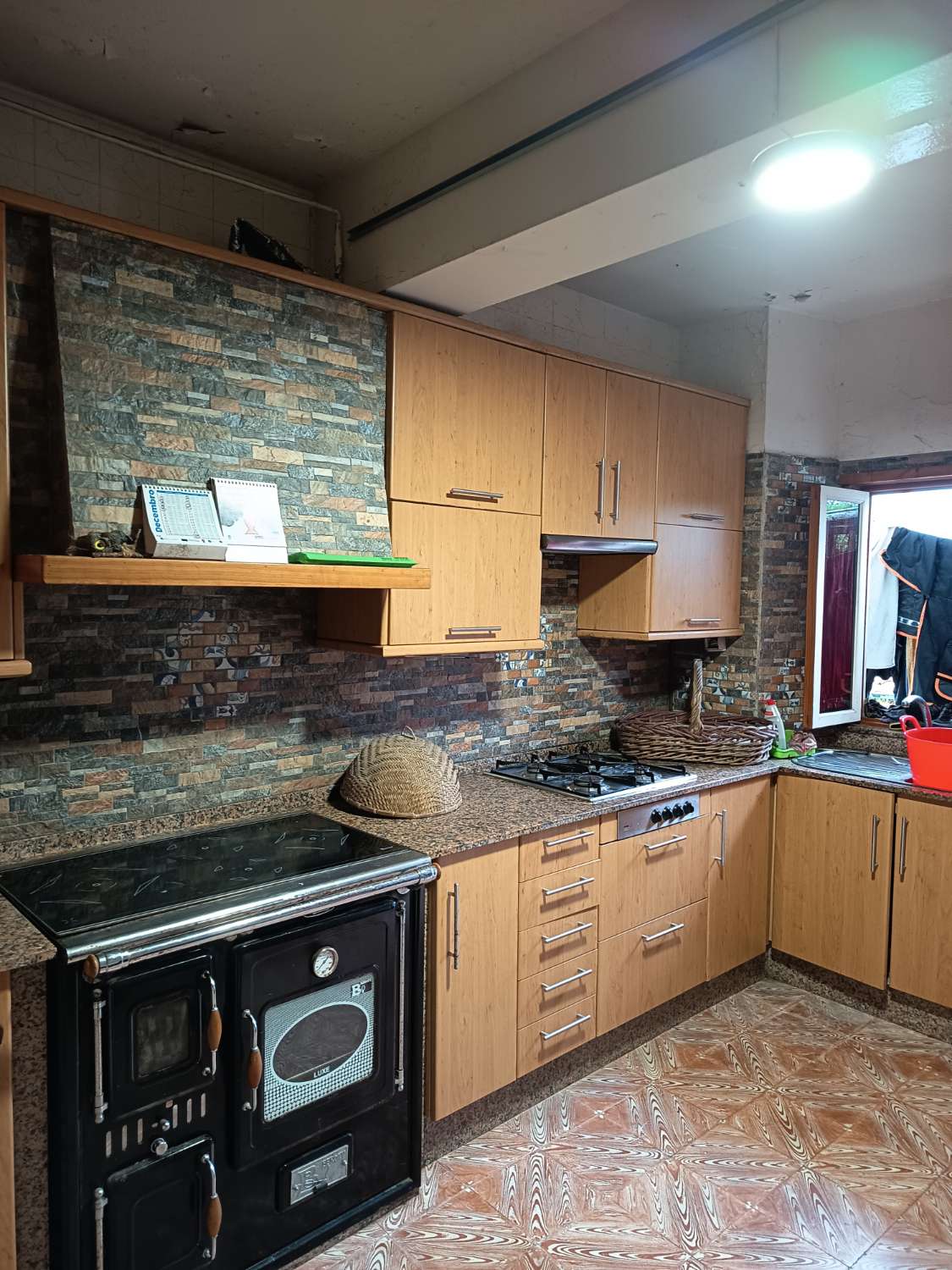 Vendemos casa en exclusiva.