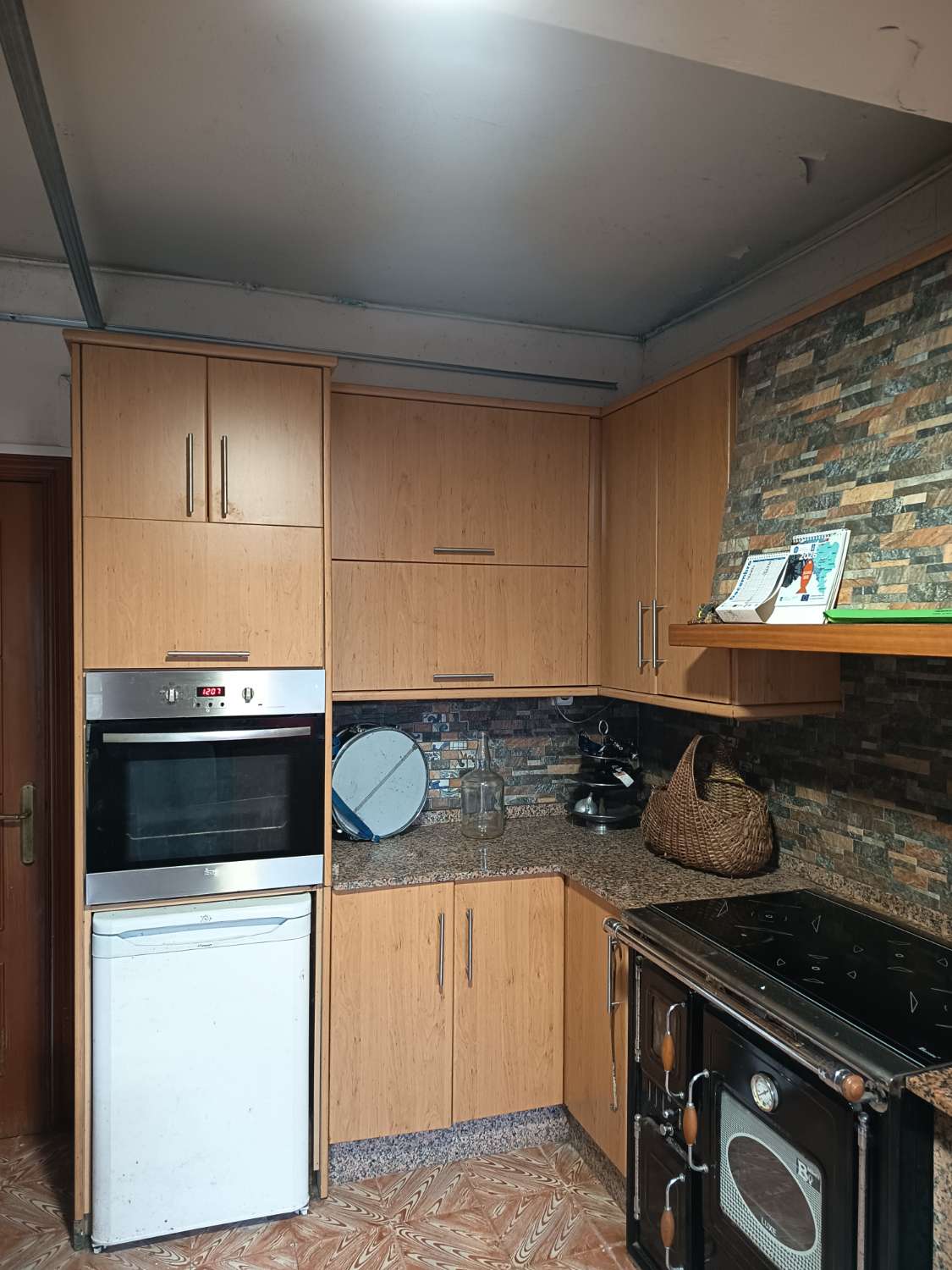 Vendemos casa en exclusiva.