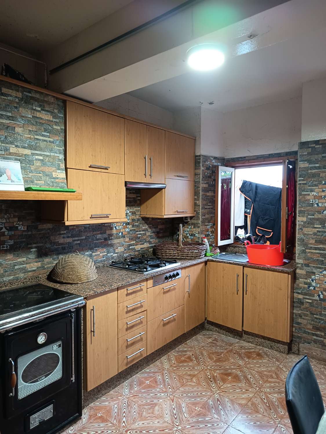 Vendemos casa en exclusiva.