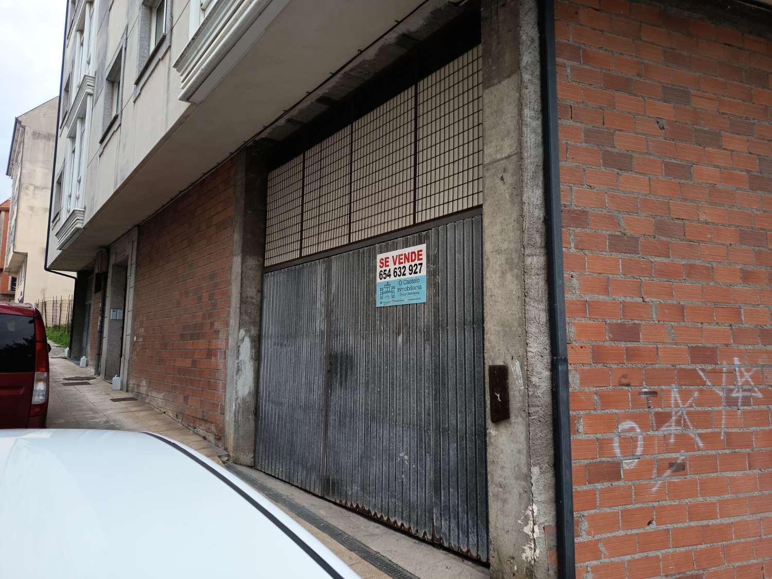 Vendemos bajo comercial en exclusiva.