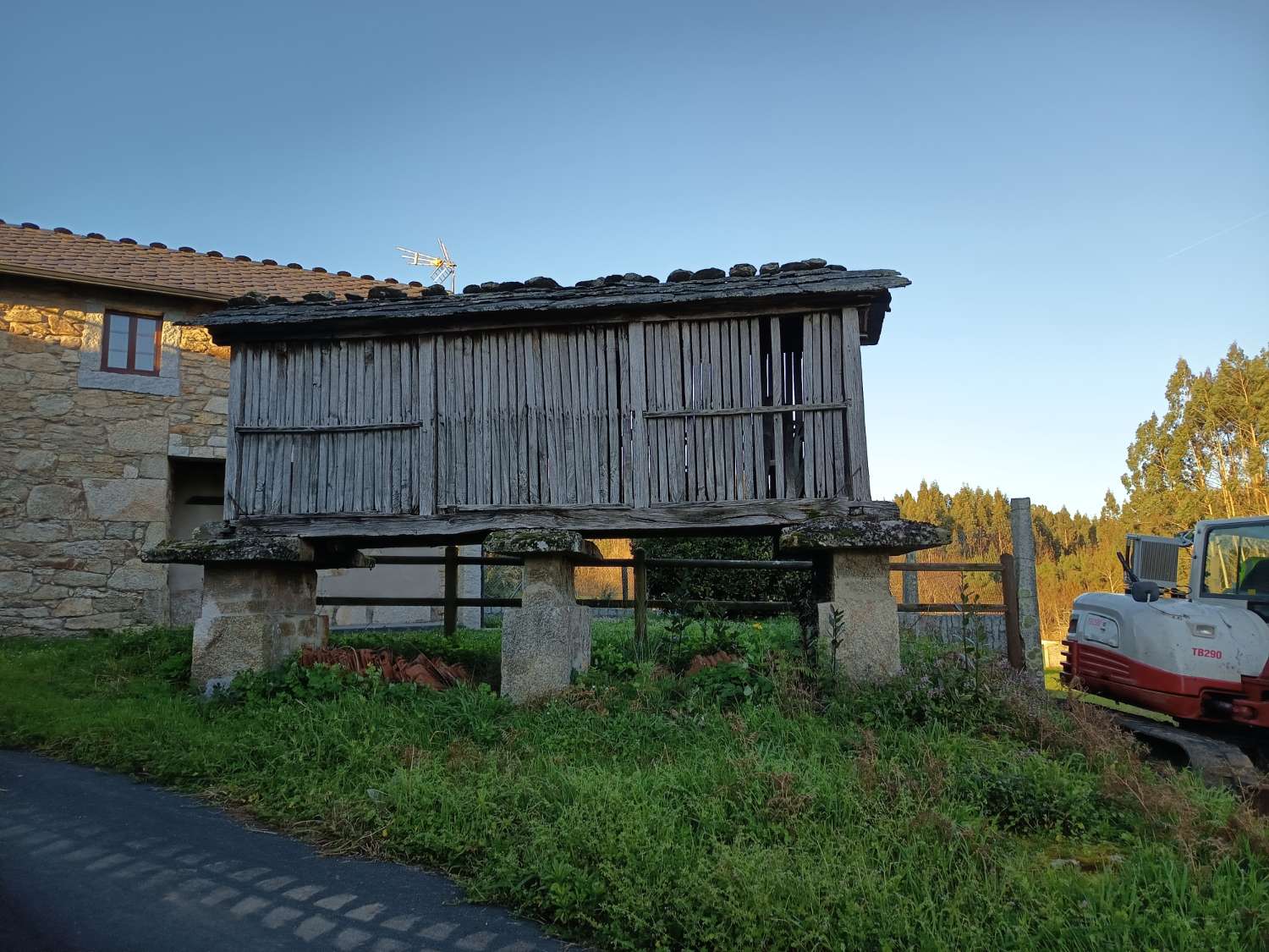 Prodáváme exkluzivně v Ambroa, Irixoa