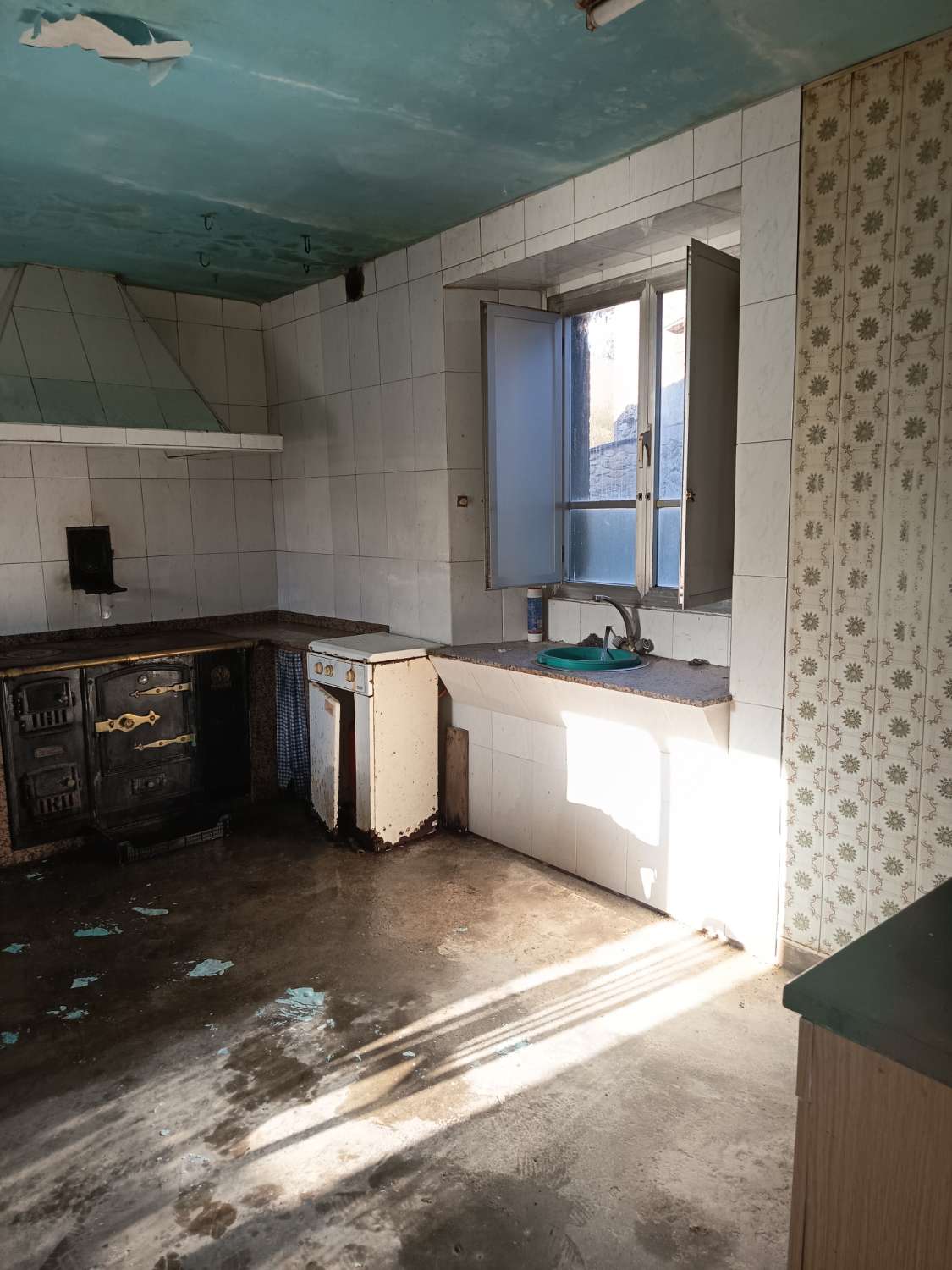 Prodáváme exkluzivně v Ambroa, Irixoa