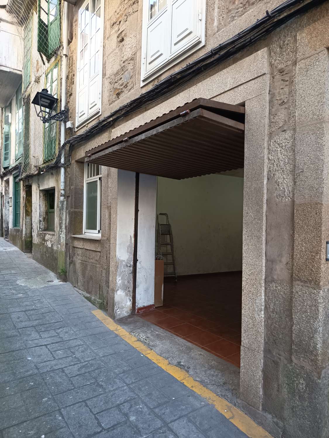 VENDEMOS BAJO EN PONTEDEUME