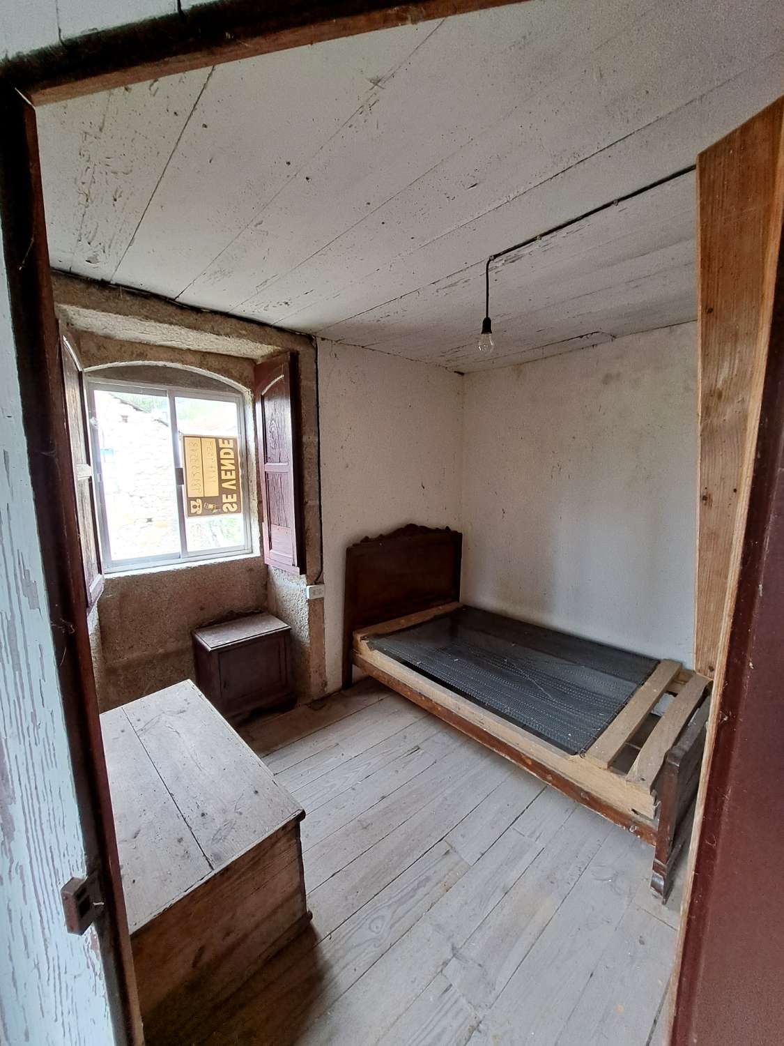 Vi sælger et hus til renovering.