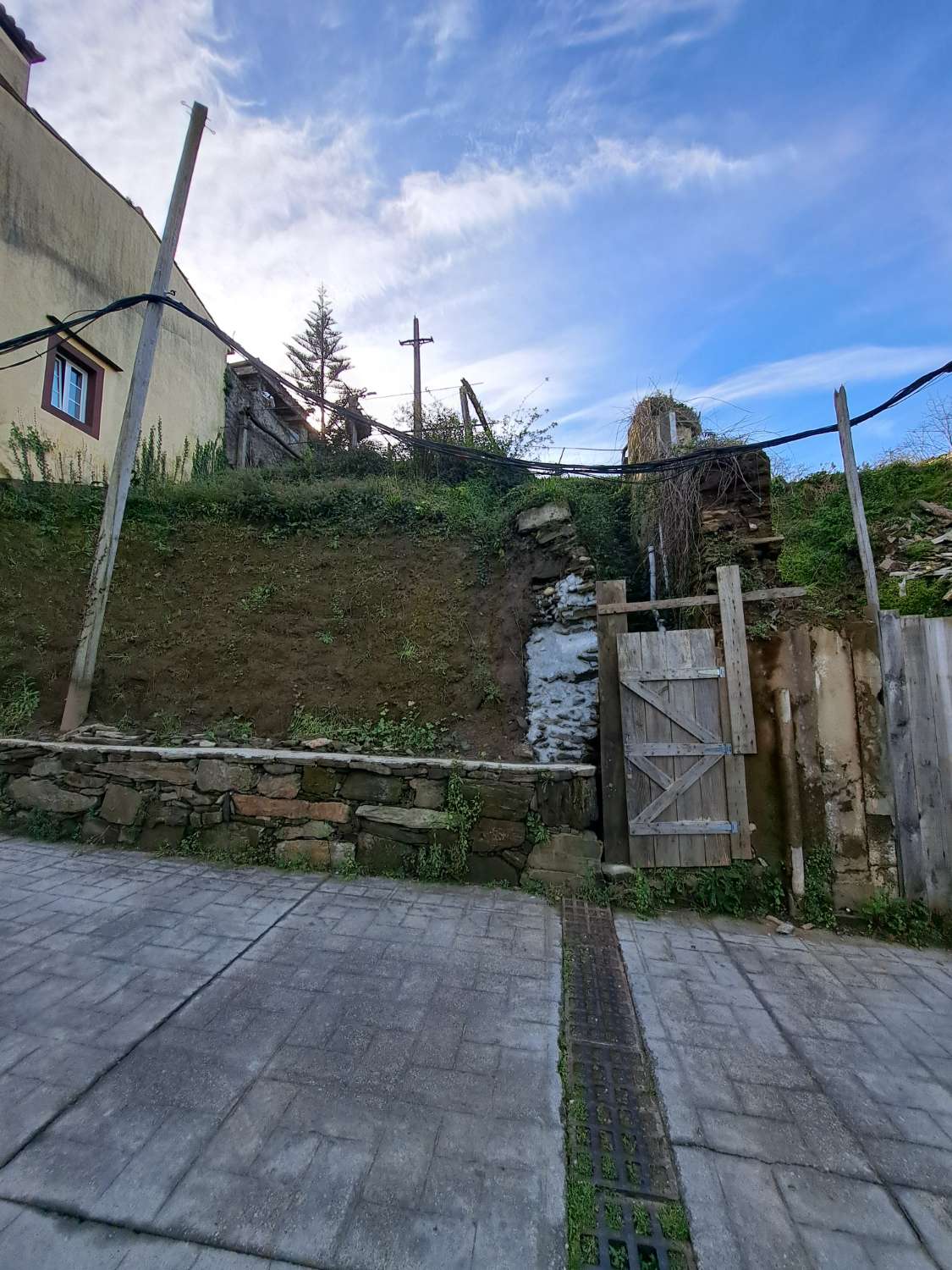 Nous vendons un terrain urbain à Pontedeume.