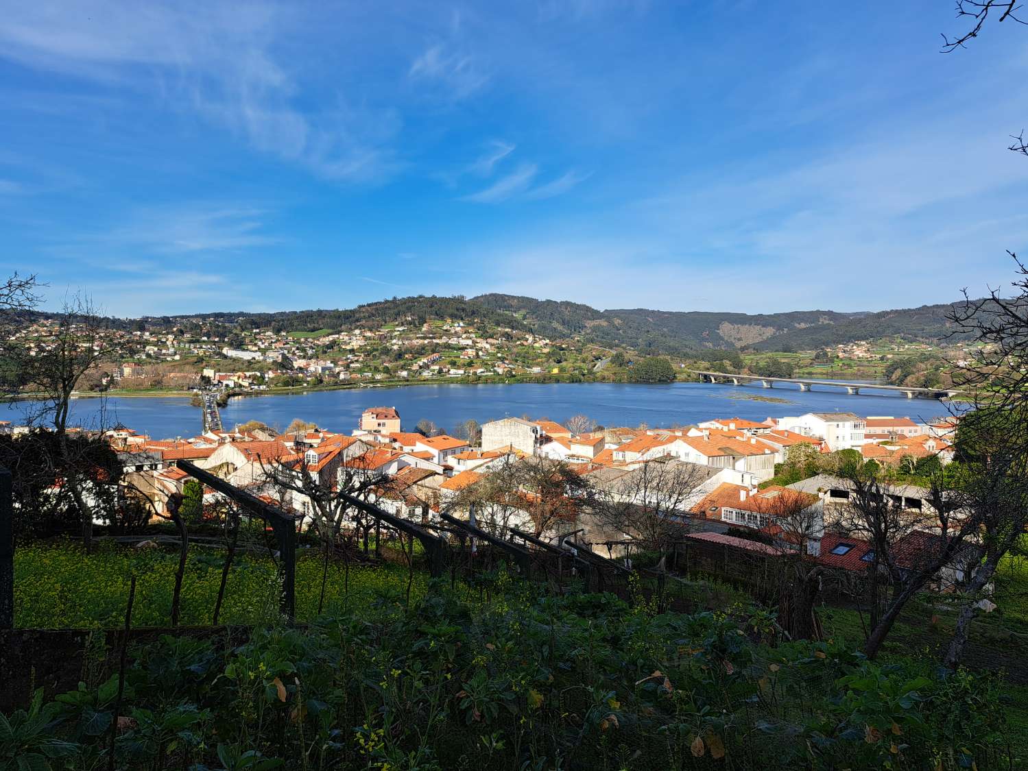 Nous vendons un terrain urbain à Pontedeume.