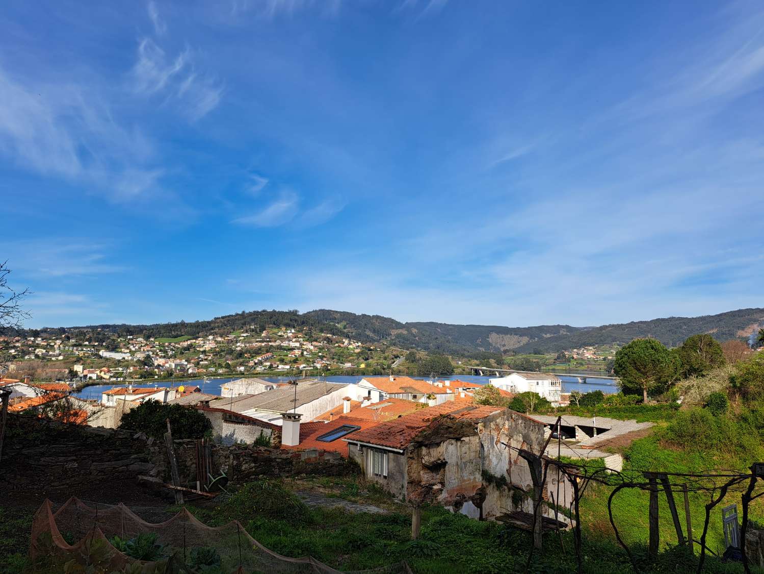 Nous vendons un terrain urbain à Pontedeume.