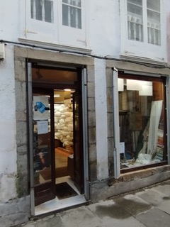 我们在蓬特德乌姆 (Pontedeume) 出售一栋待修复的房子。