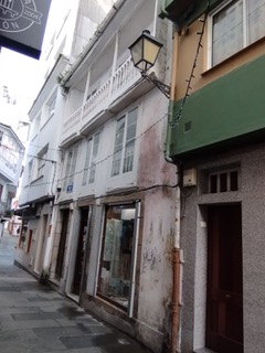 我们在蓬特德乌姆 (Pontedeume) 出售一栋待修复的房子。