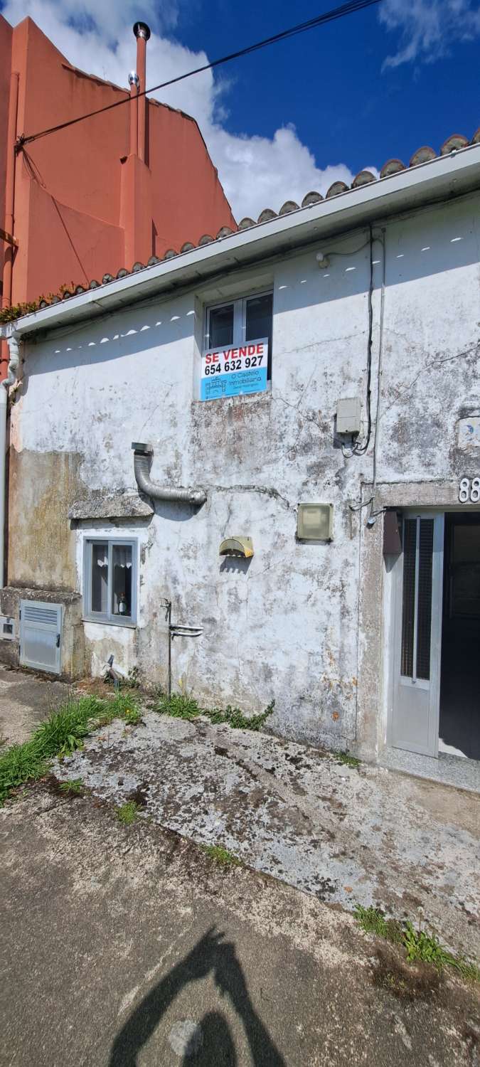 Vendemos casa en Neda.