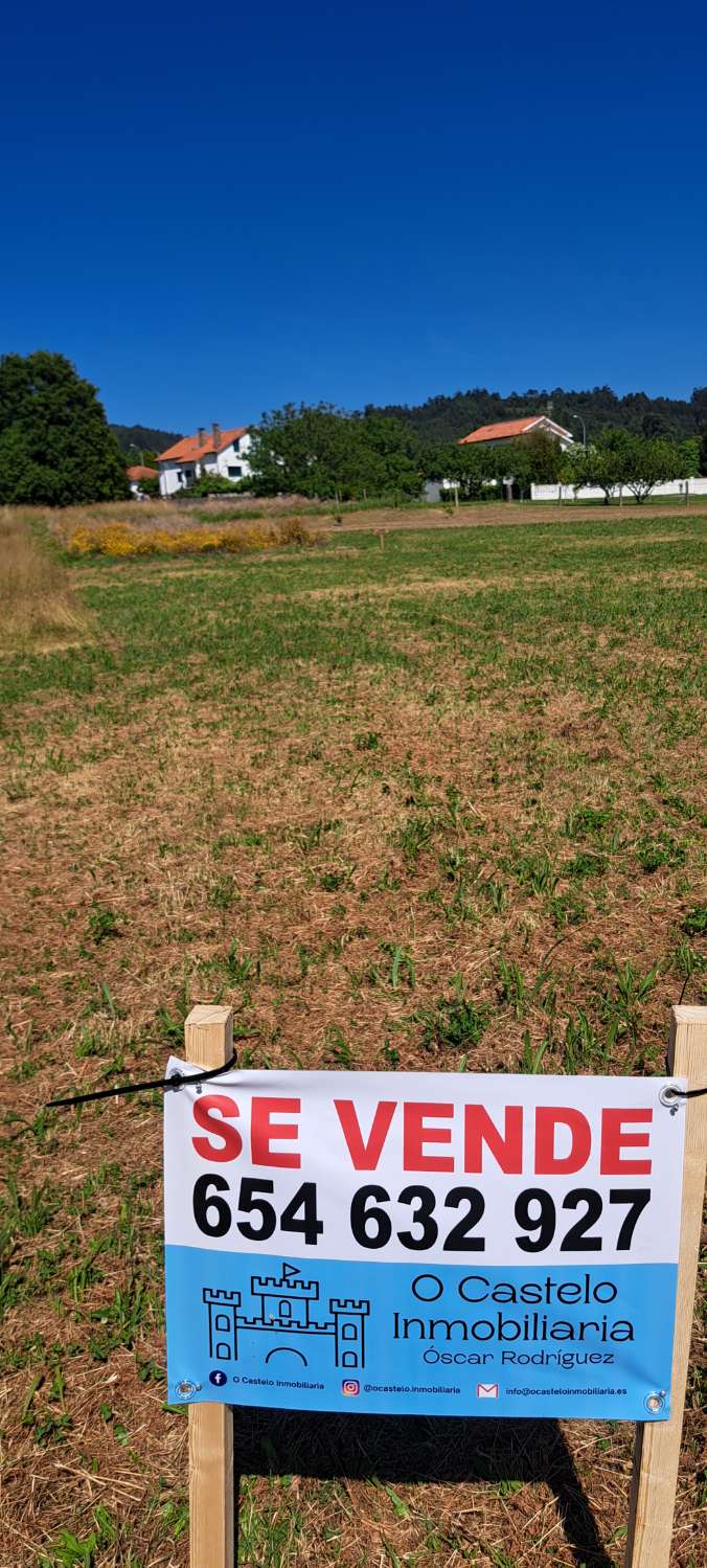 Vendemos solar urbano en exclusiva.