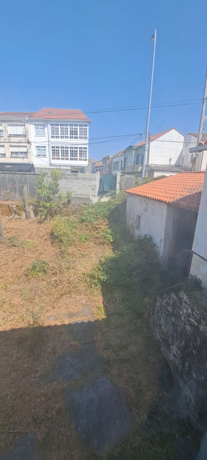 Vendemos casa para restaurar en Neda