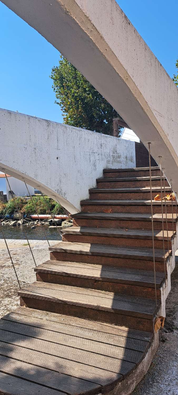 Vendemos casa para restaurar en Neda