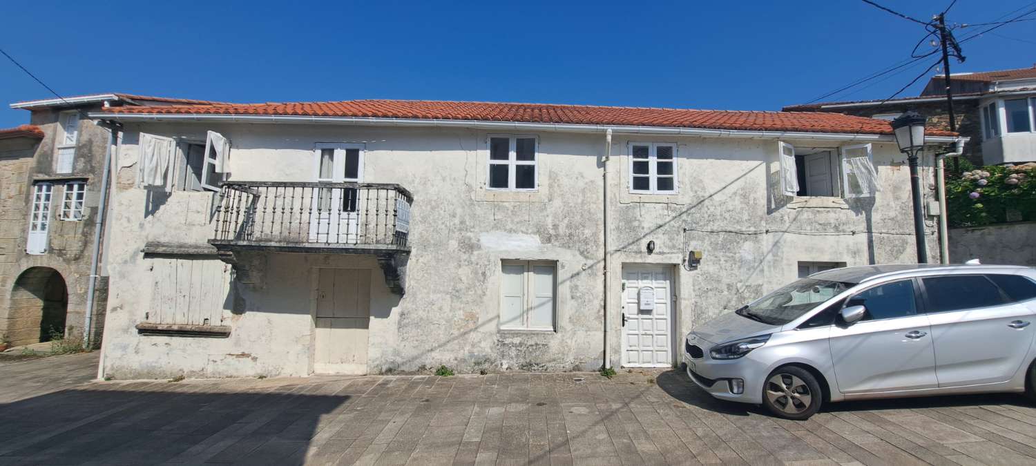 Vendemos casa para restaurar en Neda
