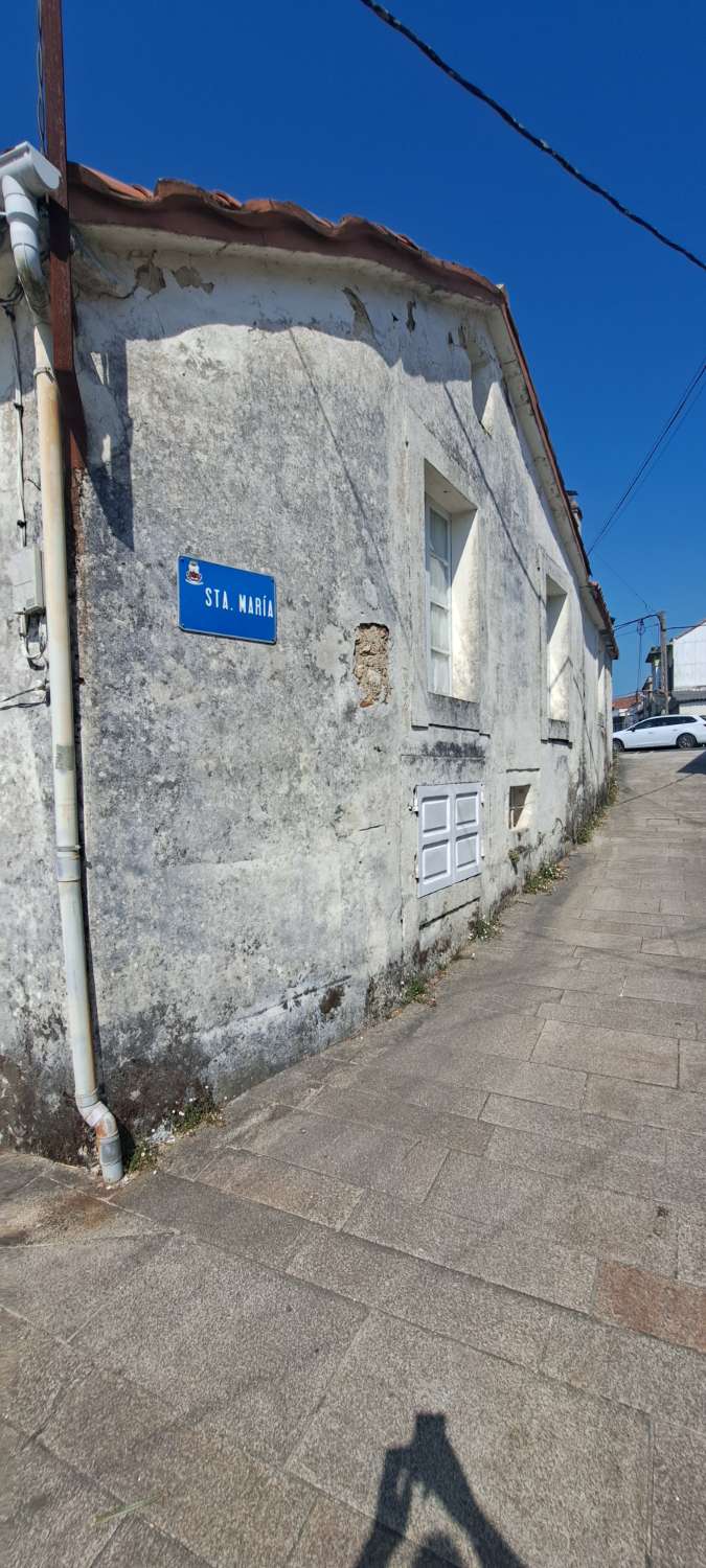 Vendemos casa para restaurar en Neda