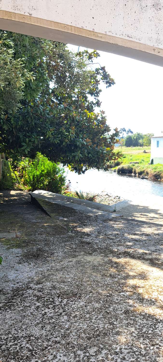 Vendemos casa para restaurar en Neda