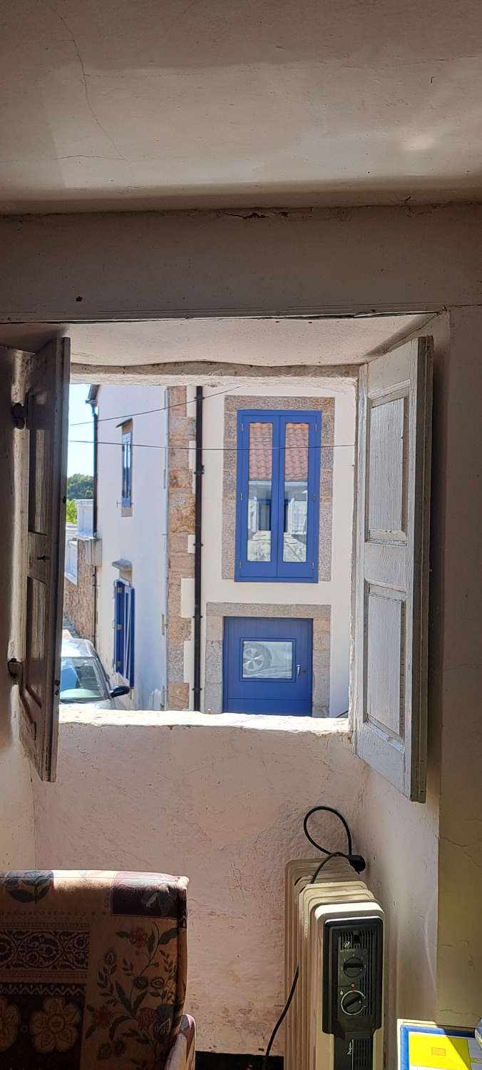 Vendemos casa para restaurar en Neda