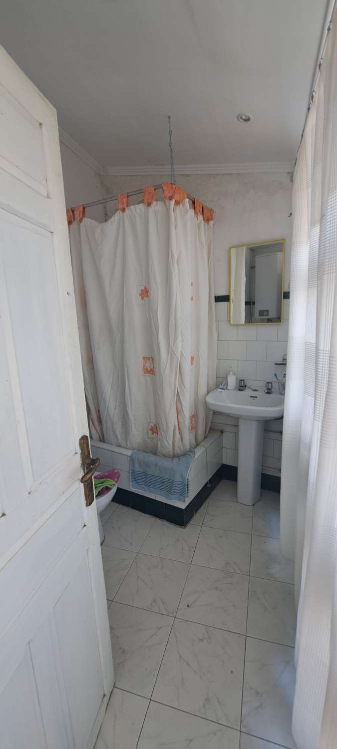 Vendemos casa para restaurar en Neda