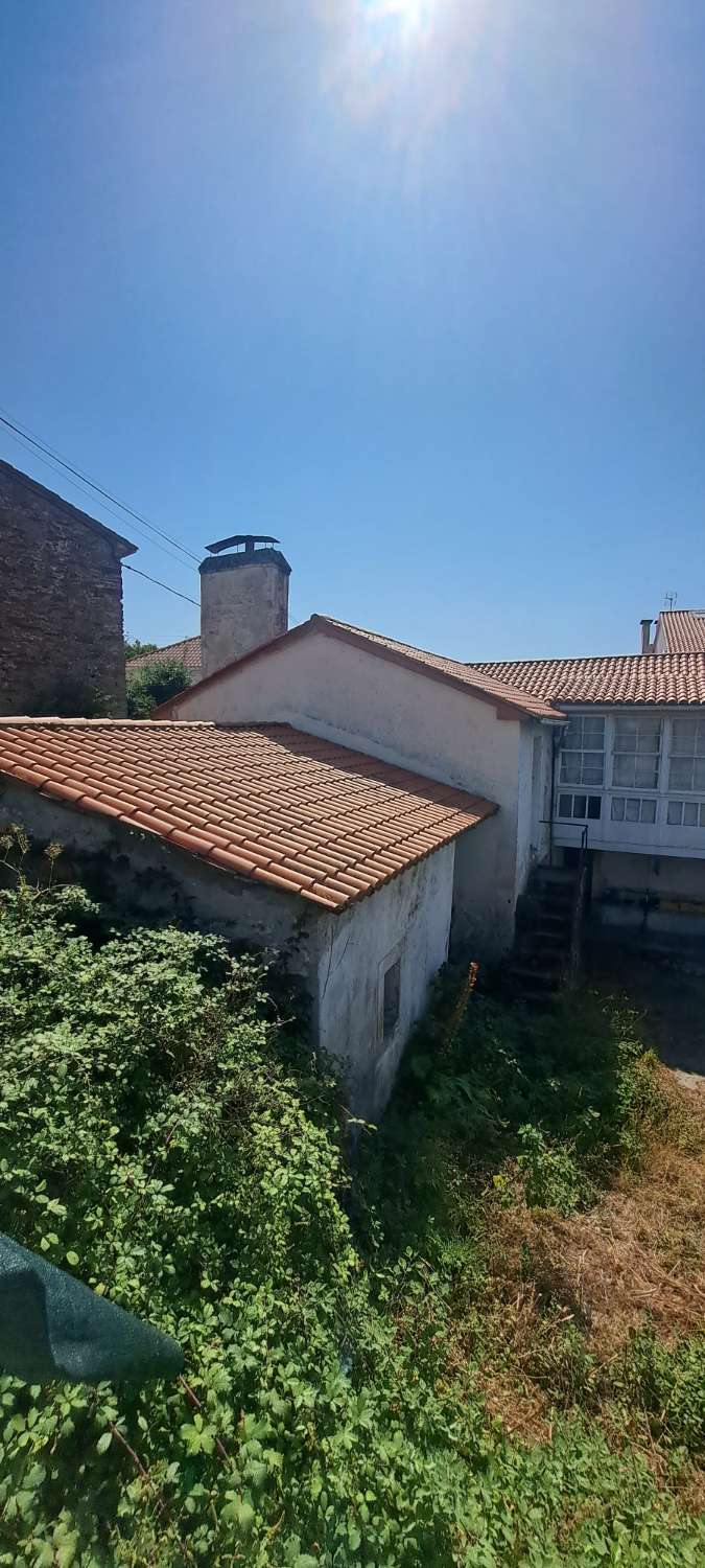 Vendemos casa para restaurar en Neda