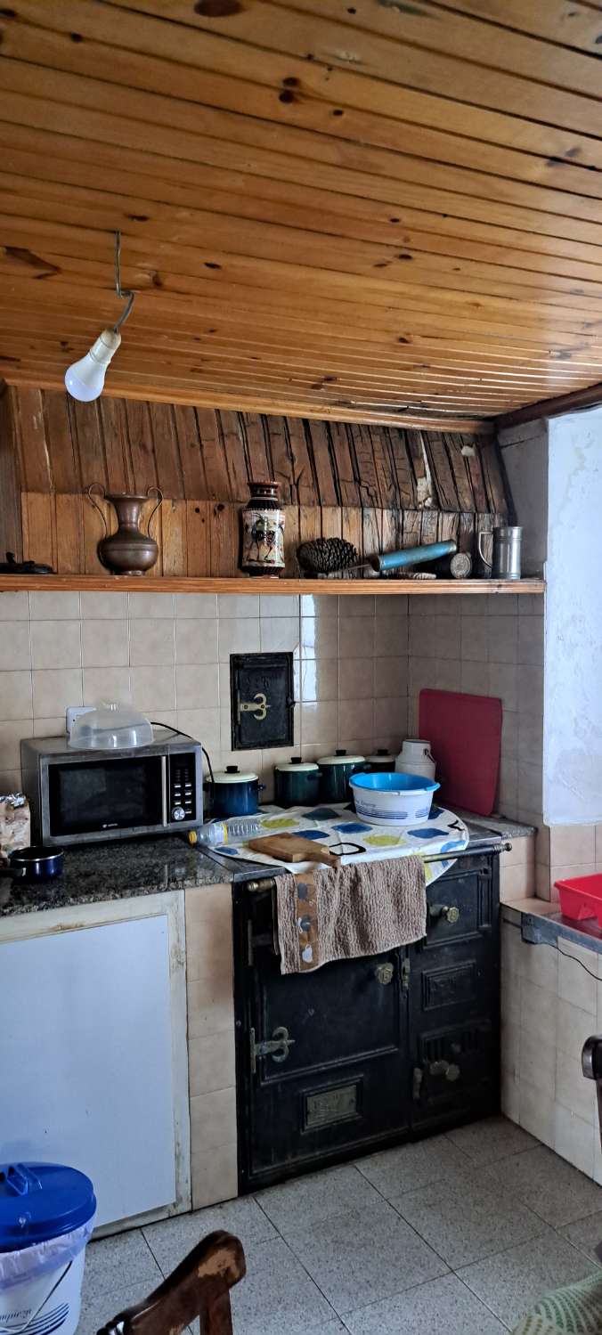 Vendemos casa para restaurar en Neda