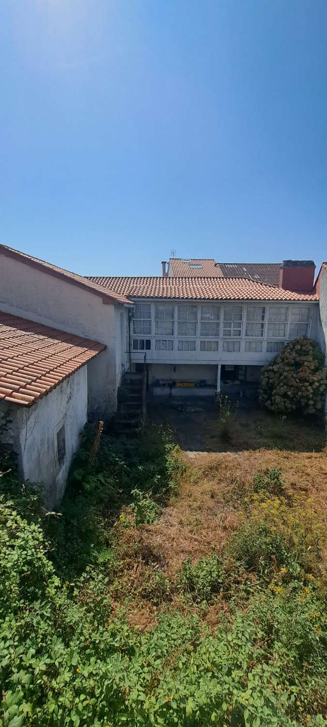 Vendemos casa para restaurar en Neda