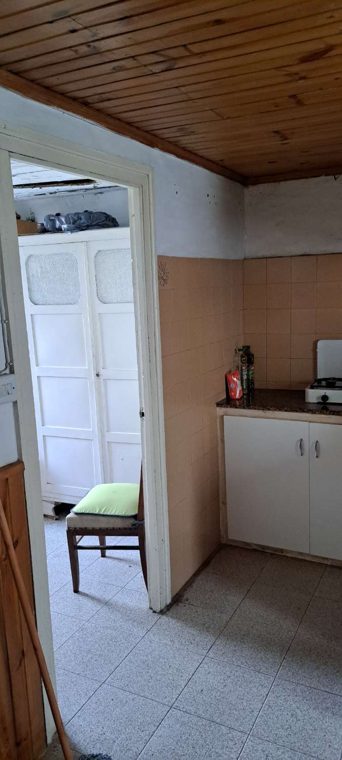 Vendemos casa para restaurar en Neda