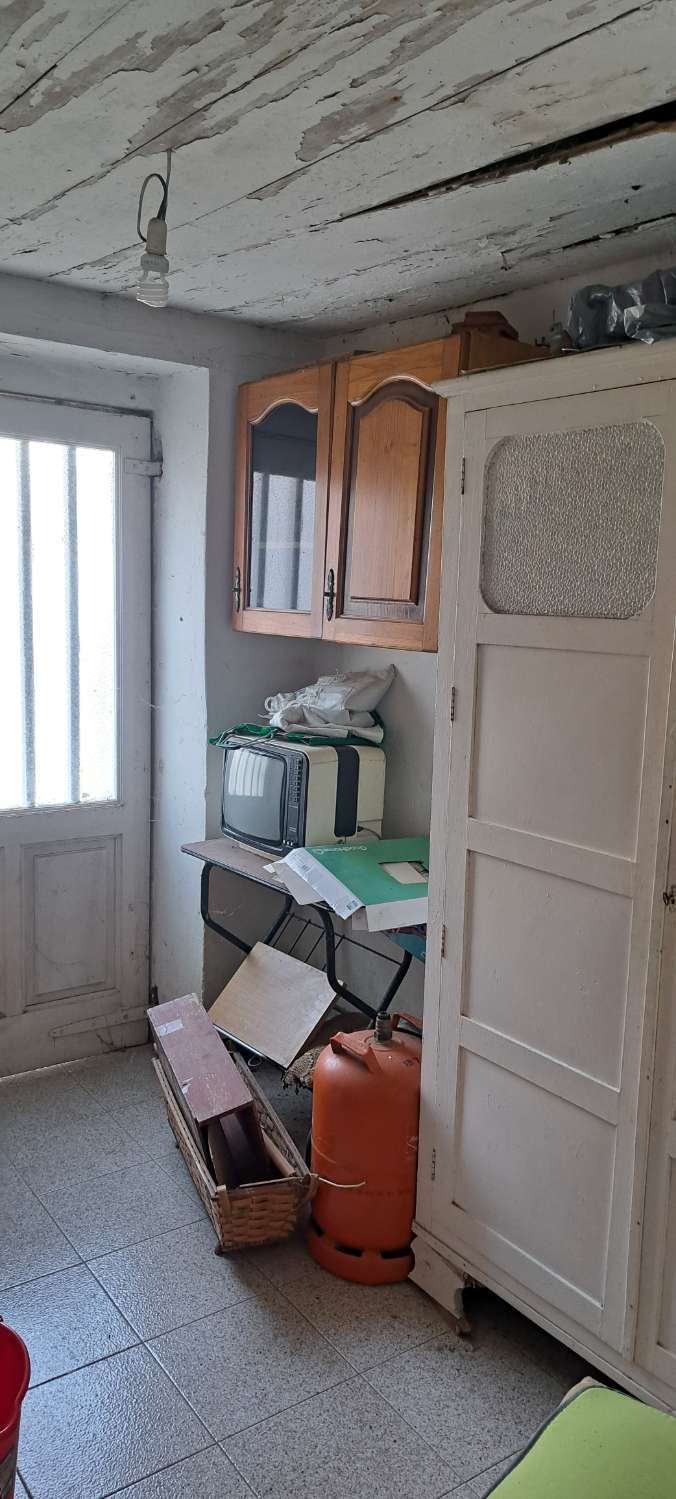 Vendemos casa para restaurar en Neda