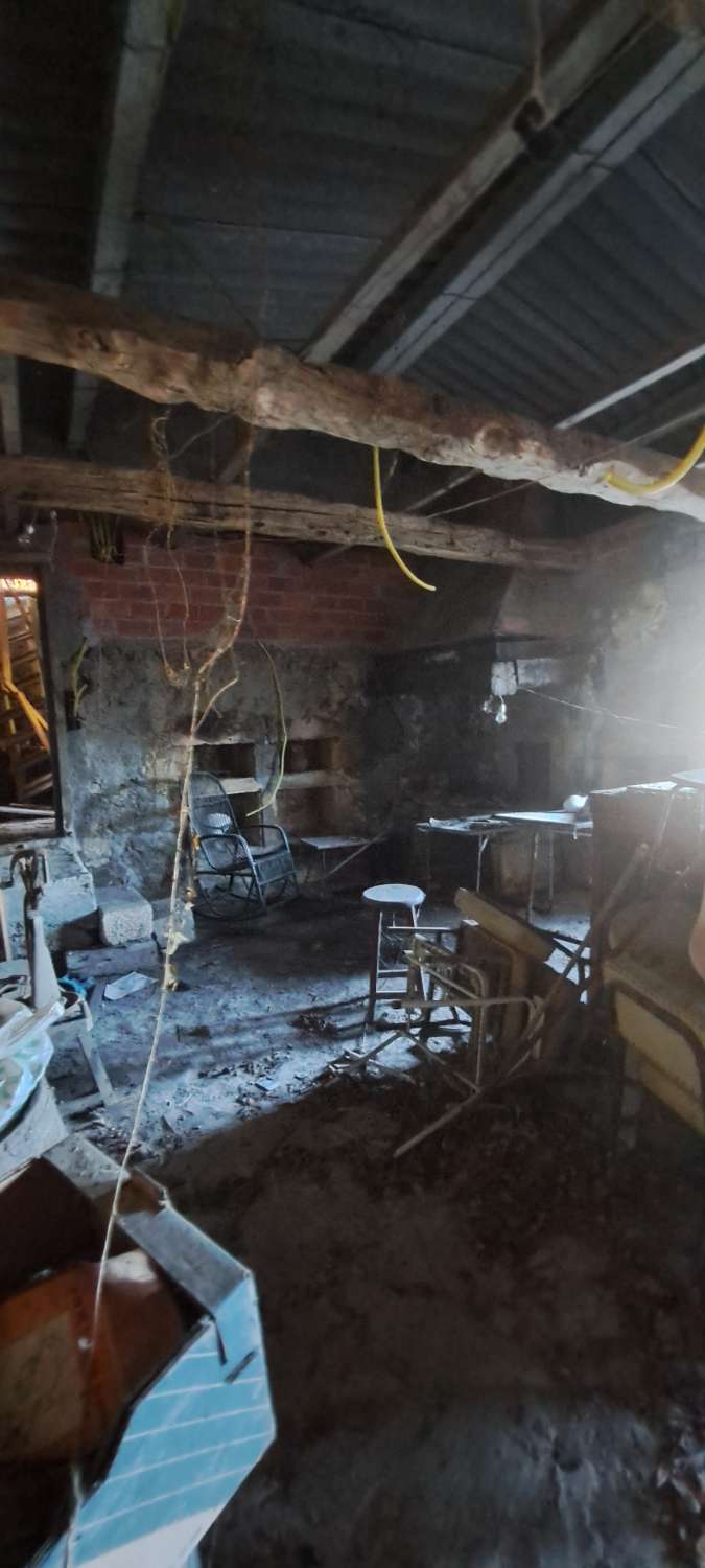 Vendemos casa para restaurar en Vilarmaior, lugar de Bouzao.