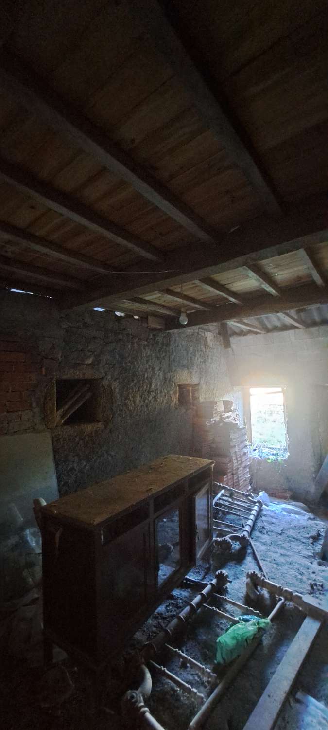 Vendemos casa para restaurar en Vilarmaior, lugar de Bouzao.