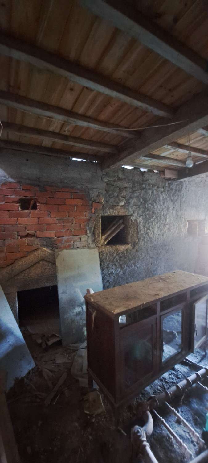 Vendemos casa para restaurar en Vilarmaior, lugar de Bouzao.