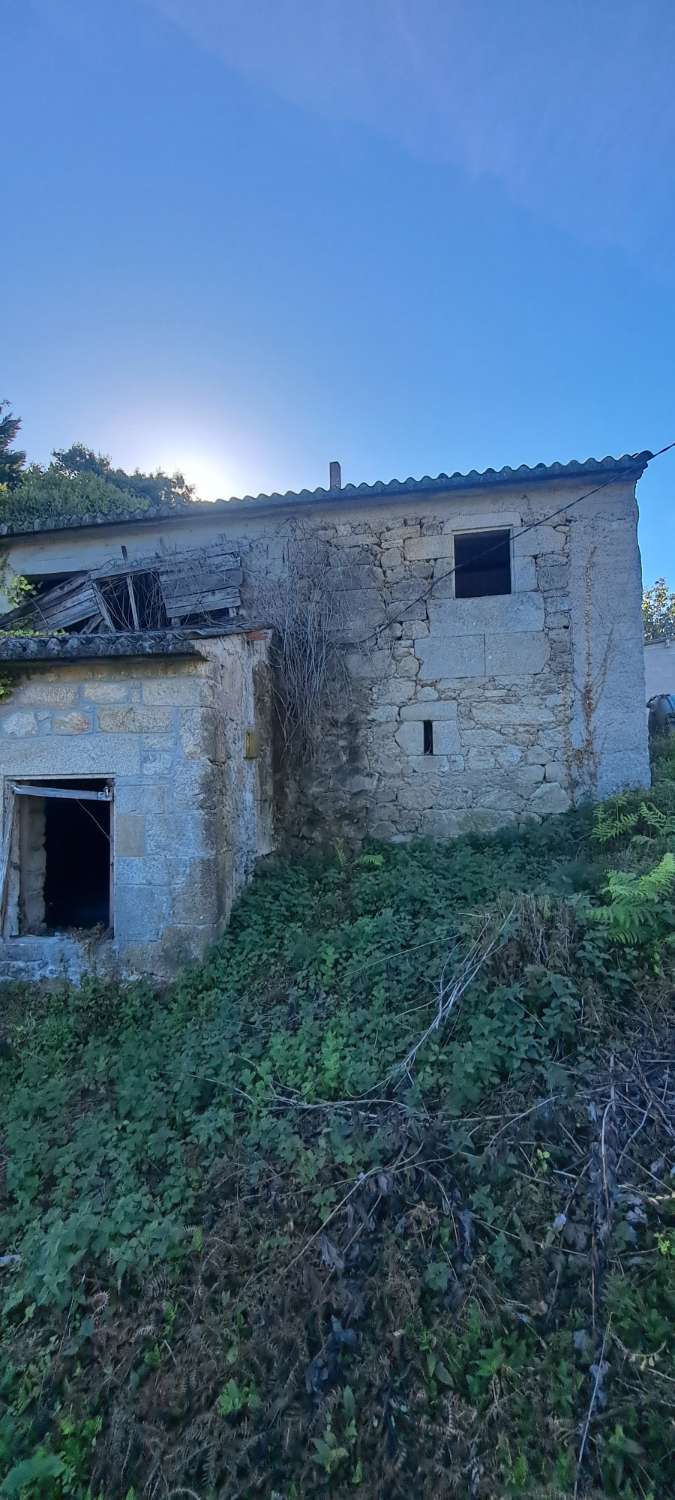 Vendemos casa para restaurar en Vilarmaior, lugar de Bouzao.
