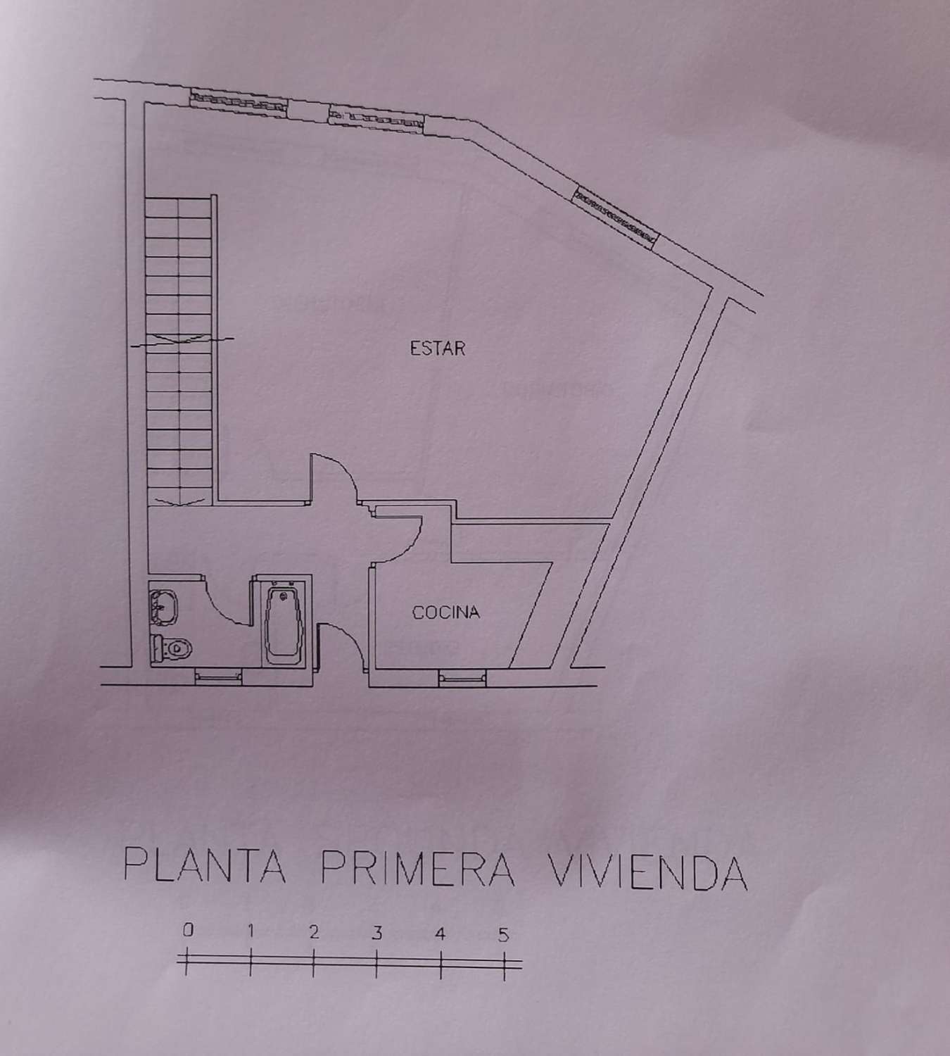 Wij verkopen halfvrijstaande huizen aan de Rúa da Fonte 2 en Antonio SanJurjo Badía 13.