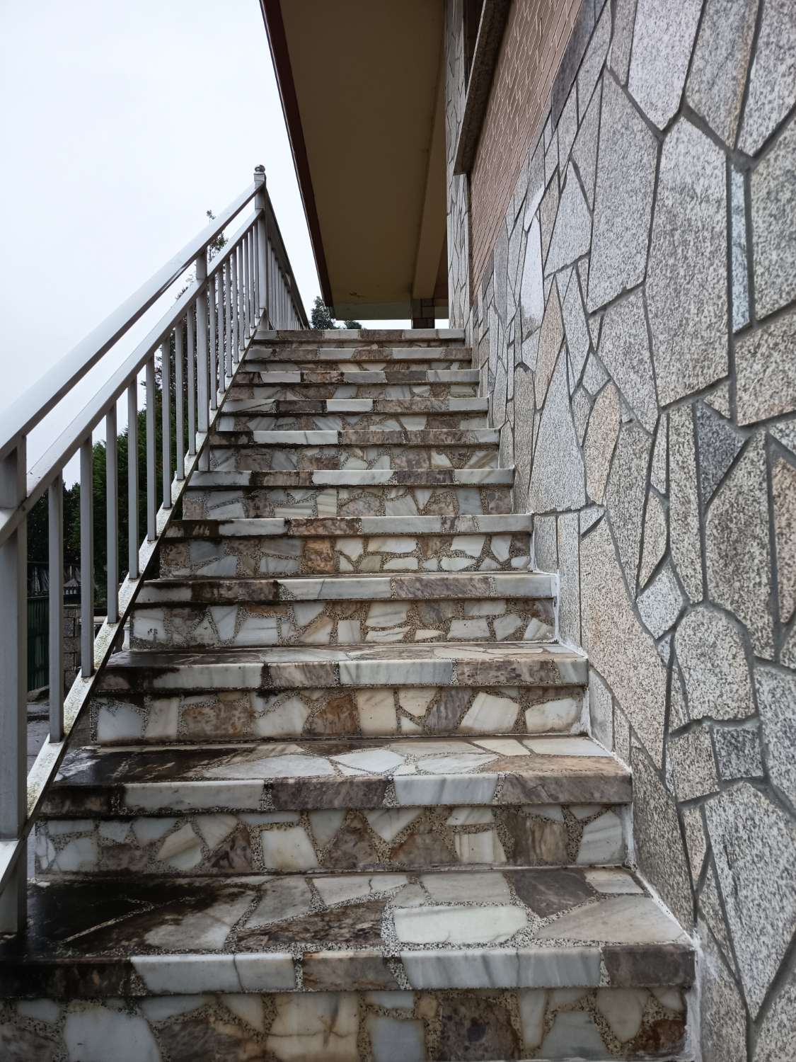 Prodáváme dům s pozemkem, exkluzivně.