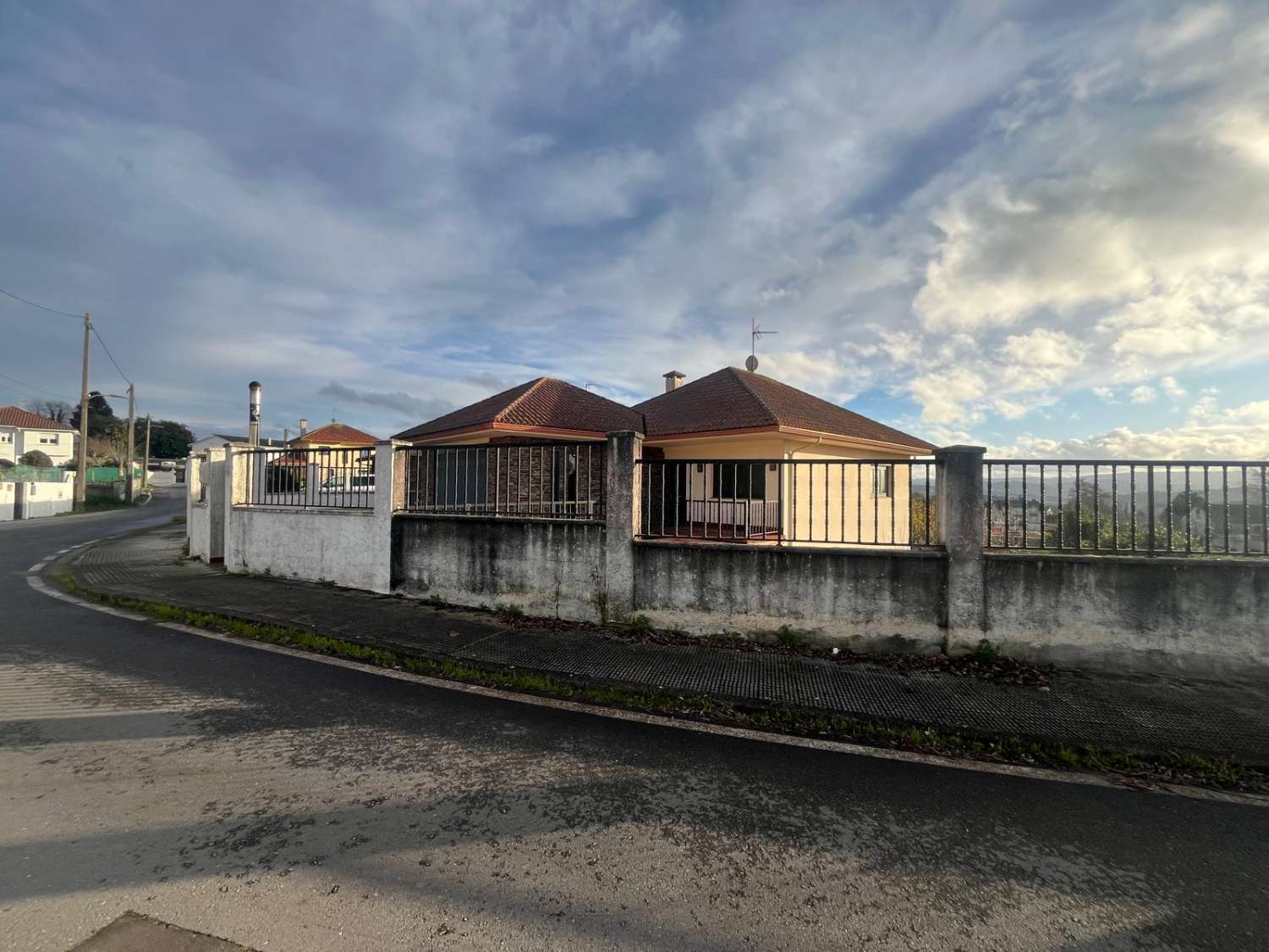Stiamo vendendo un'esclusiva casa di lusso a Guísamo.