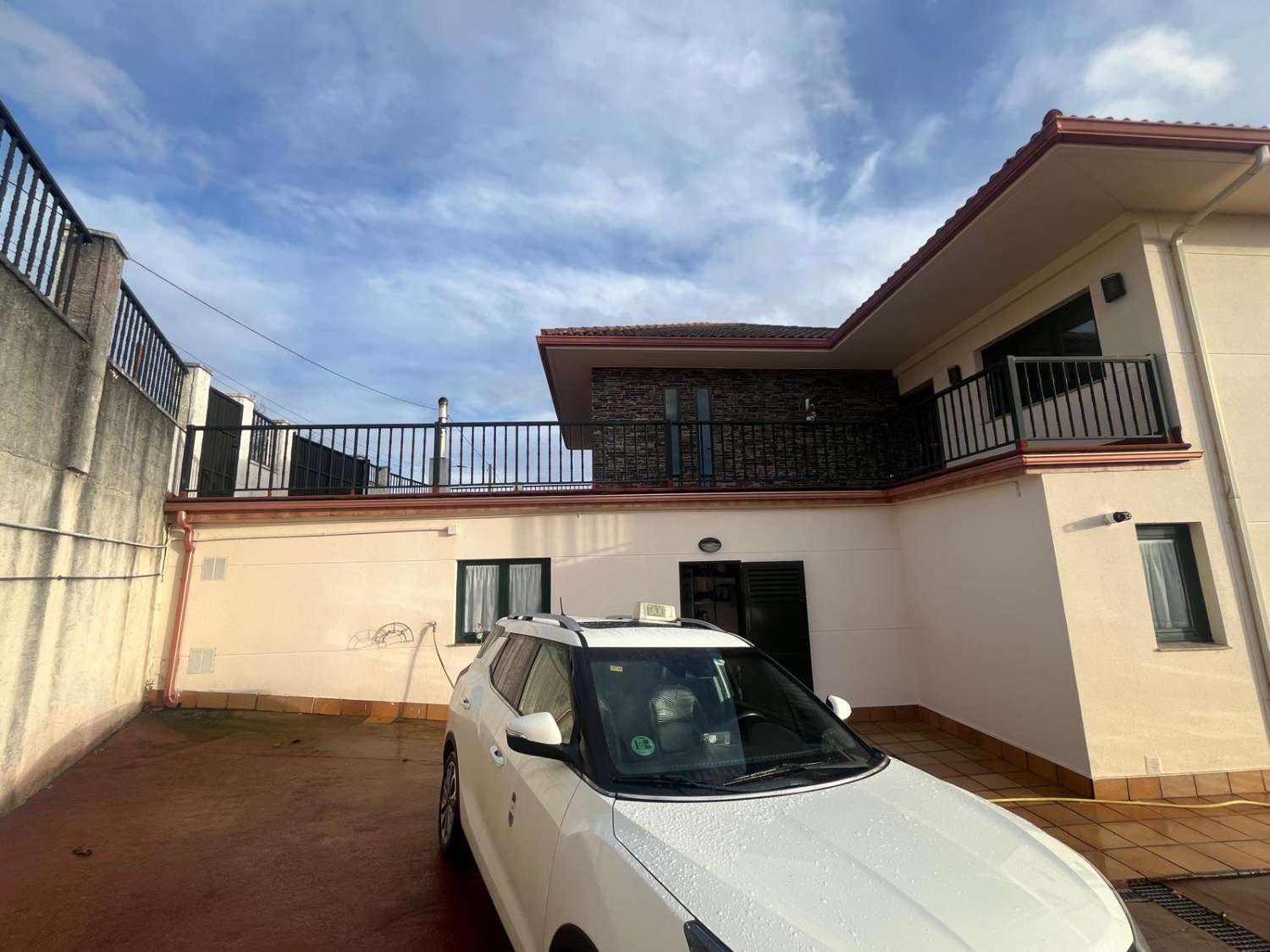 Stiamo vendendo un'esclusiva casa di lusso a Guísamo.