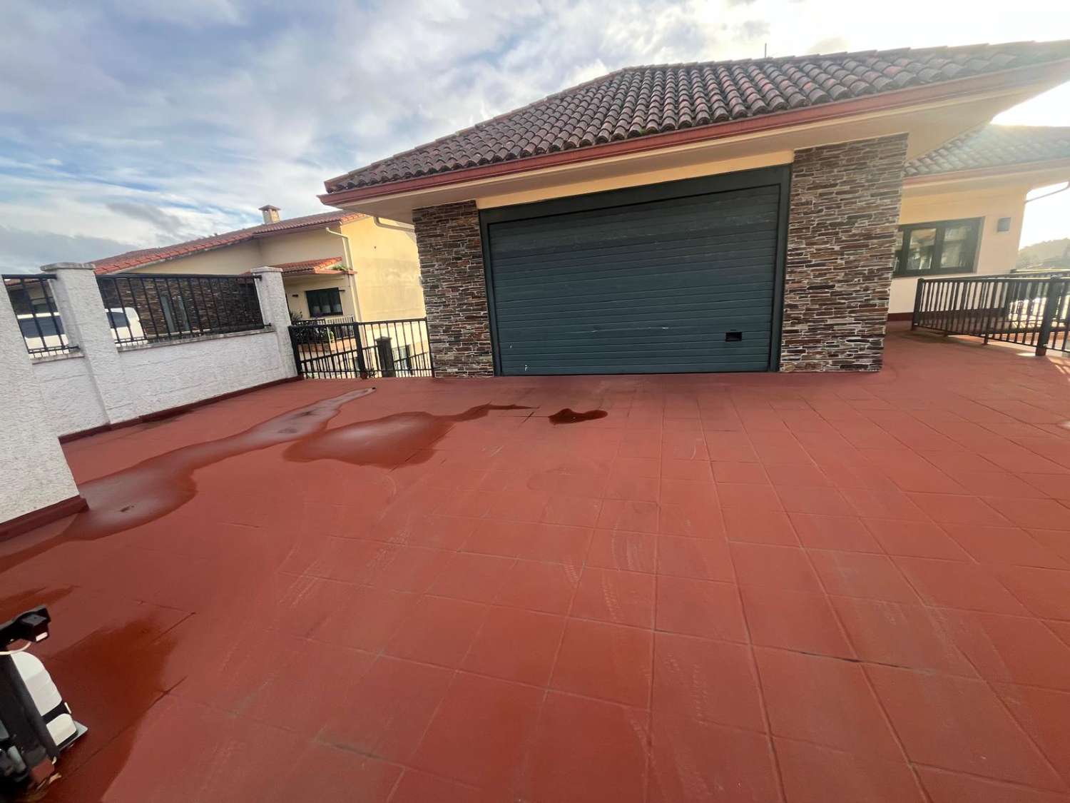 Stiamo vendendo un'esclusiva casa di lusso a Guísamo.